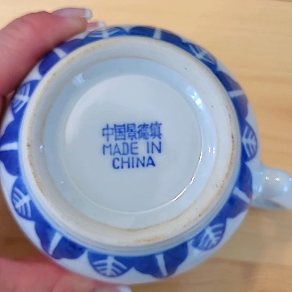 Chinese Rice Grain Eyes Pattern White Flower Cups Set of 4 with Creamer Vintage